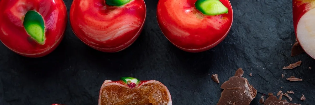 QAZAQ APPLE
